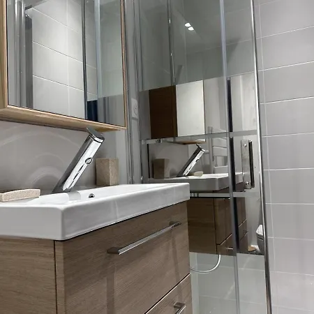 En Centre Historique Avec Terrasse Privée Et Confort - Fr-1-489-460 Appartement Moulins (Allier)