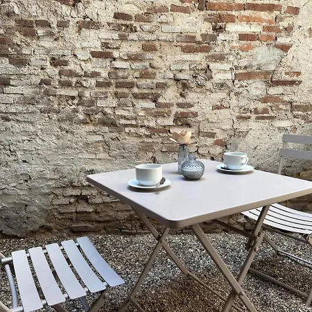 En Centre Historique Avec Terrasse Privée Et Confort - Fr-1-489-460 Appartement Moulins (Allier)