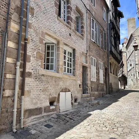 En Centre Historique Avec Terrasse Privee Et Confort Moulins (Allier)