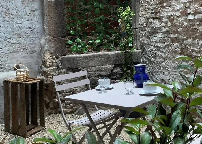 En Centre Historique Avec Terrasse Privee Et Confort - Fr-1-489-460 Apartment Moulins (Allier)